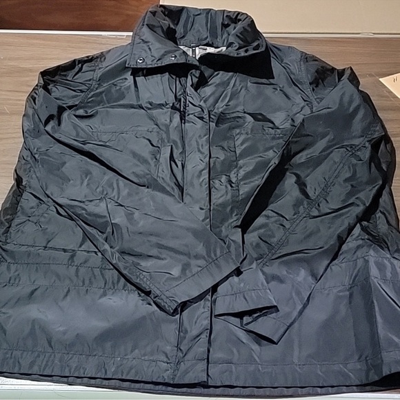 Burberry Black Packable Rain Jacket Women’s Size Large - Picture 1 of 10